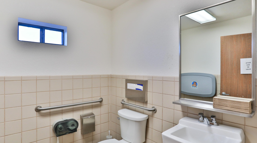 Bathroom A (2)