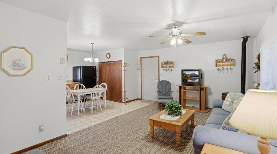 223_Thompson_Rd_004