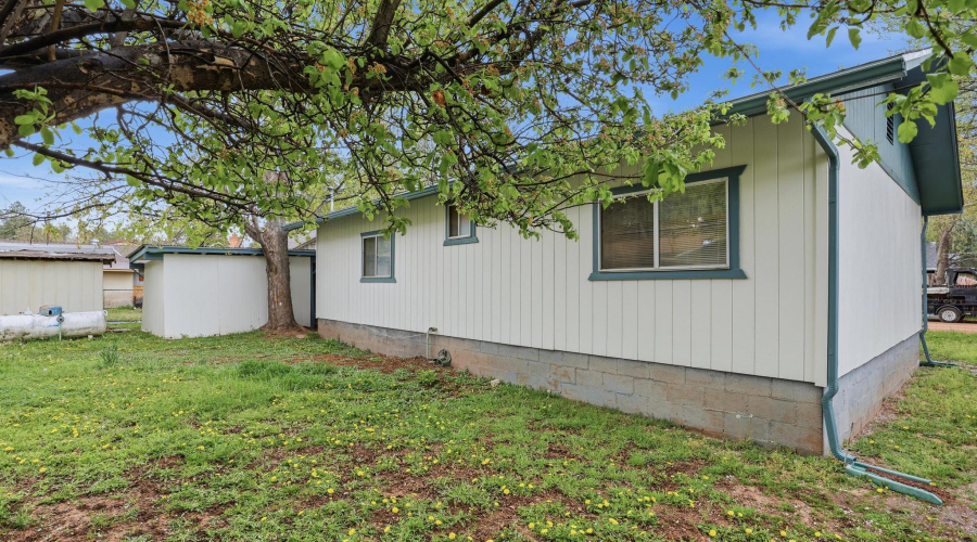 223_Thompson_Rd_016