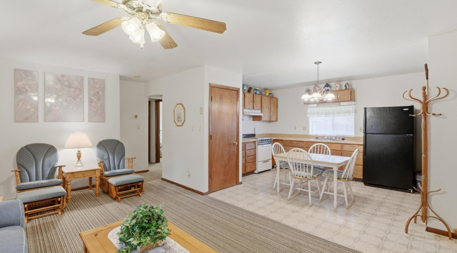 223_Thompson_Rd_005