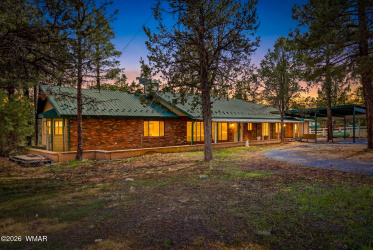 3121 Cedar Drive, Overgaard, Arizona 85933, Bedrooms, ,Bathrooms,Residential,For Sale,Cedar,260346