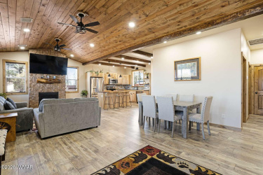 2722 Church Lane, Overgaard, Arizona 85933, Bedrooms, ,Bathrooms,Residential,For Sale,Church,260326