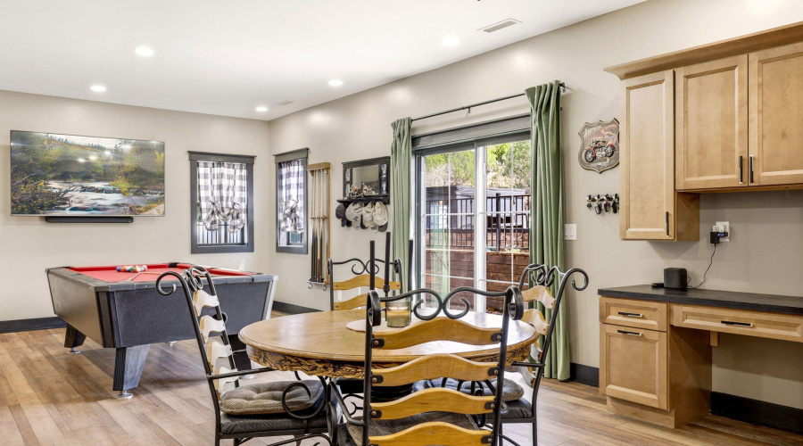 Built in Desk in Dining Area/Kitchen