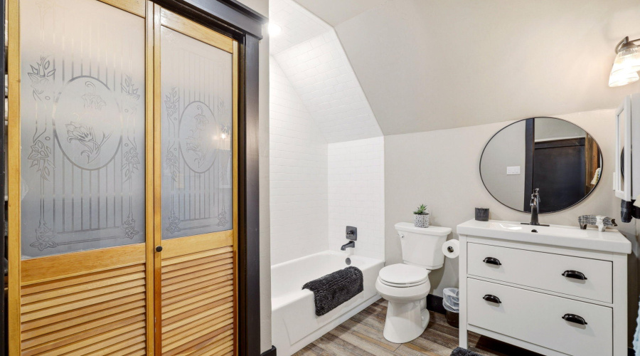 Upstairs Shared Bathroom