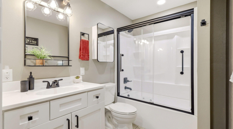 Guest House Full Bathroom