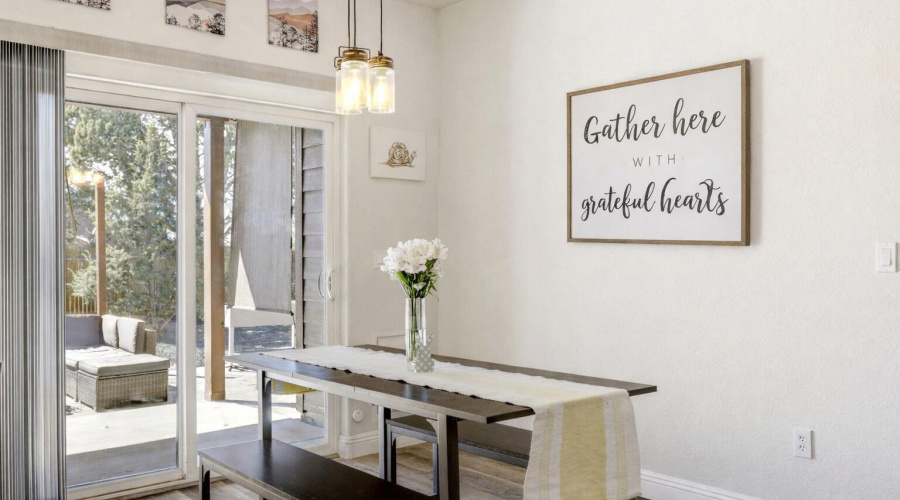 Eagle View - AI Dining Room Picture