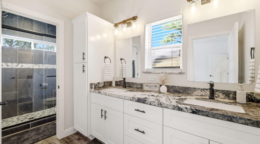 Eagle View - Primary Bath