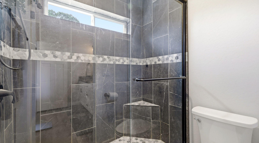 Eagle View - Primary Shower