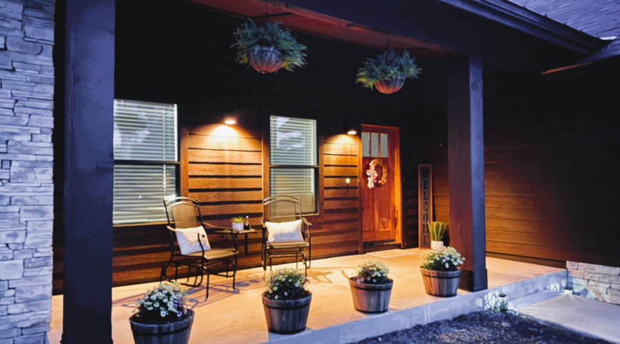 Eagle View - Night Porch