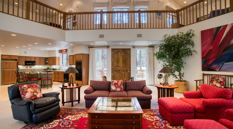 Wraparound Loft & 27' Ceilings