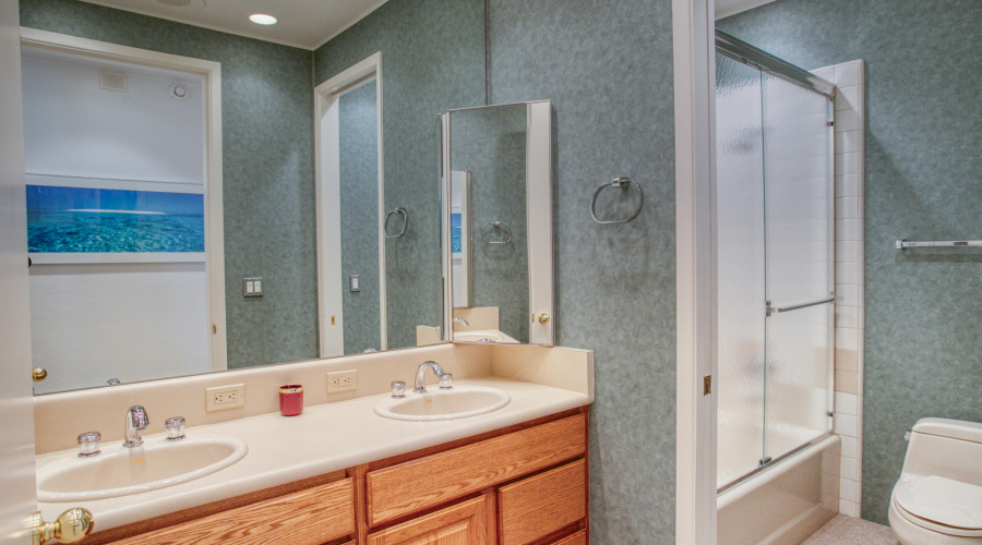 Jack N Jill Bathroom