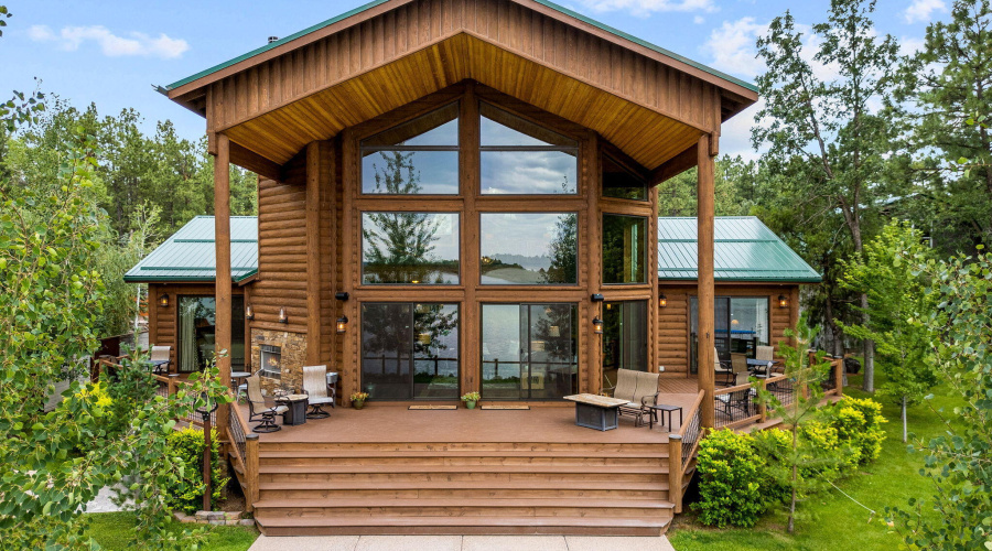 GRAND back covered deck