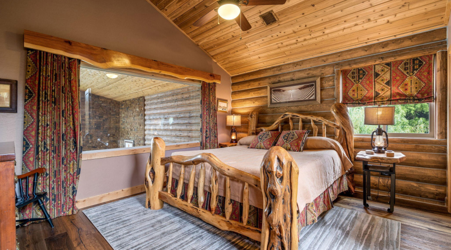 Upper guest bedroom