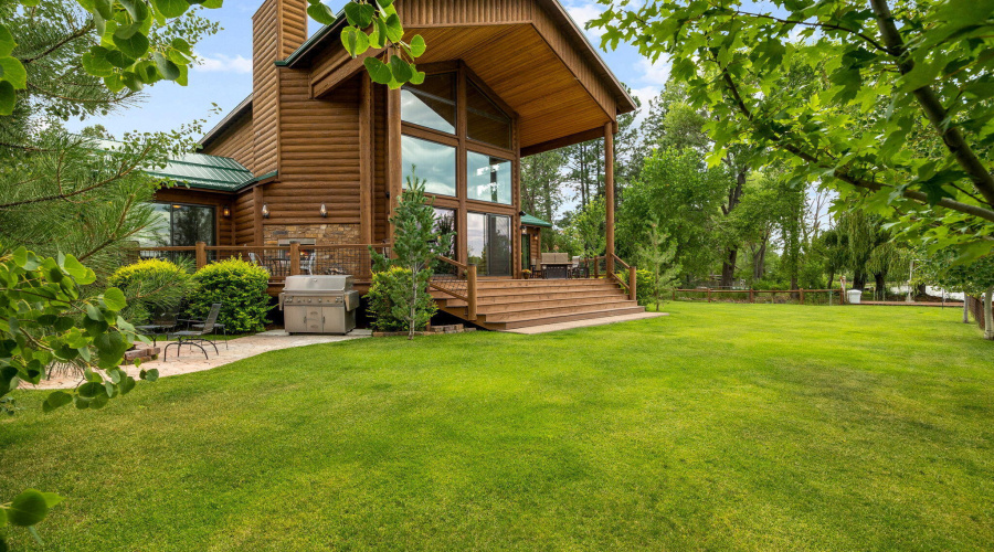 Grand covered deck