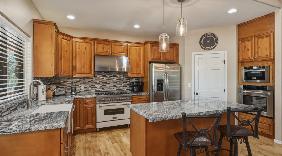10 Kitchen islands