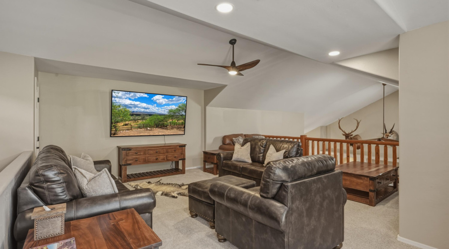 25 Upstairs entertaining room or addl sl