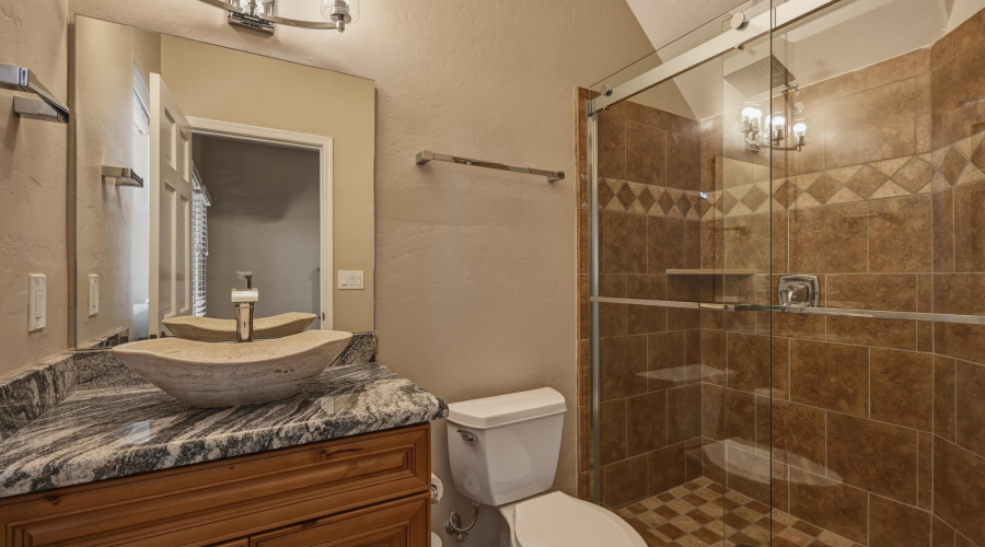 32 Private bath ensuite 1