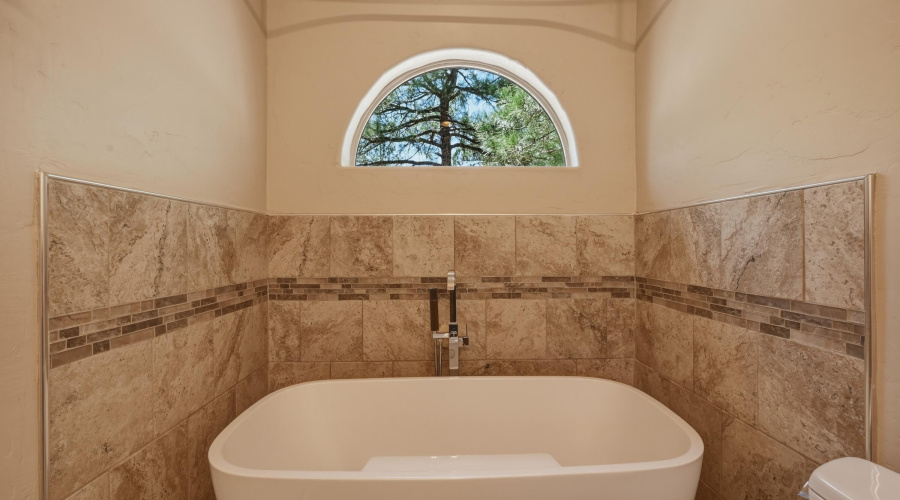 36 Soaking tub