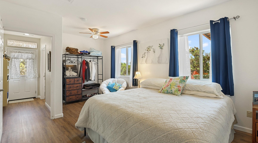 Guest Bedroom 1 (2)