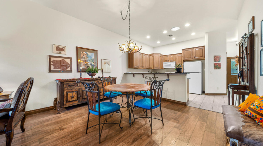 DINING/LIVING ROOM