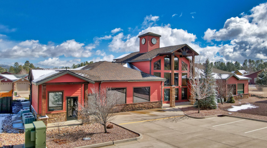 GORGEOUS CLUBHOUSE