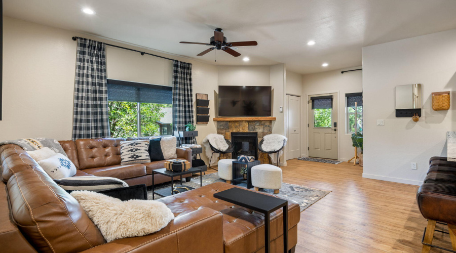 Living Room/Foyer