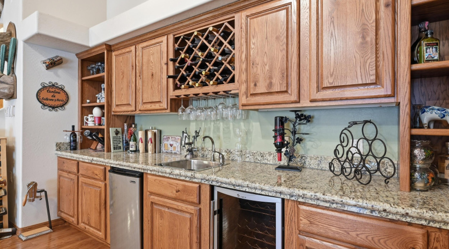 17 Wet bar in gameroom greatroom