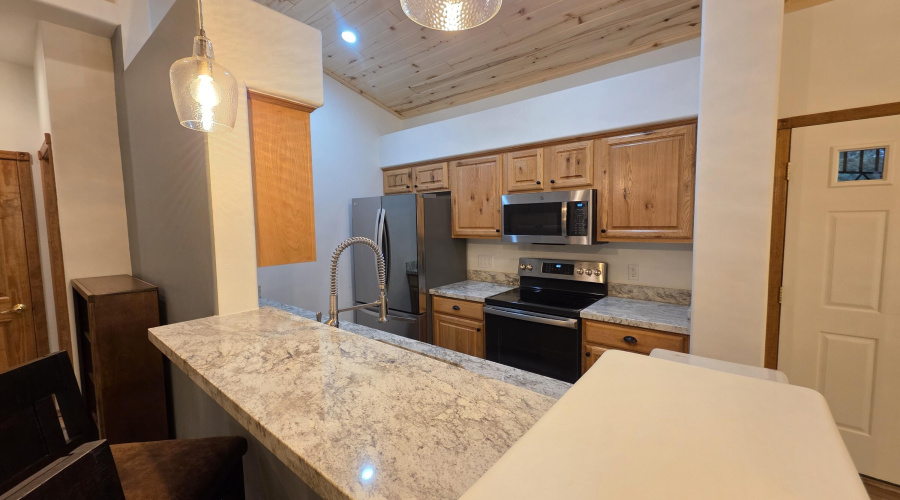 Kitchen & Breakfast Bar