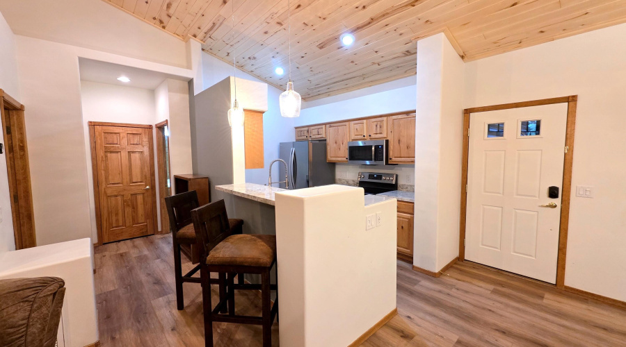 Kitchen & Breakfast Bar