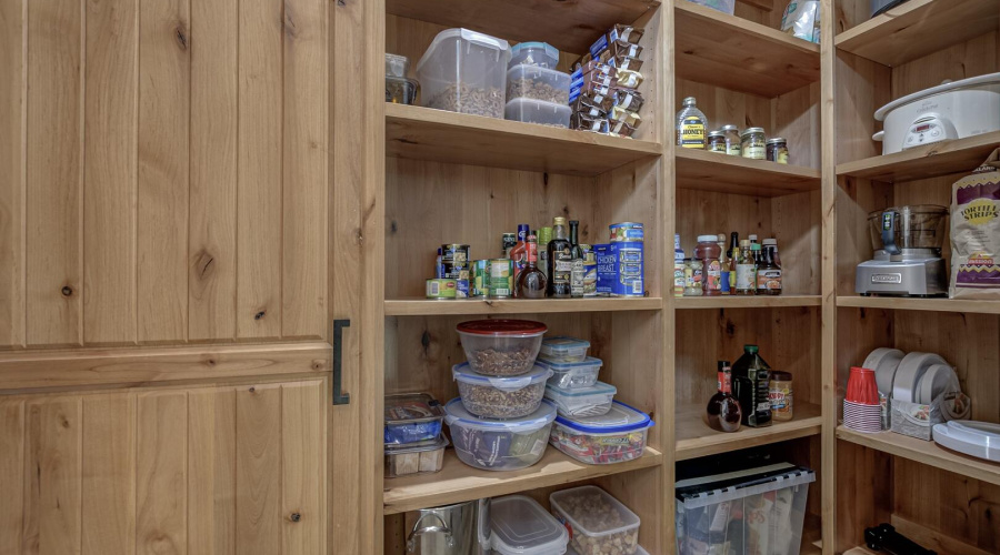 Lg Walk In Pantry