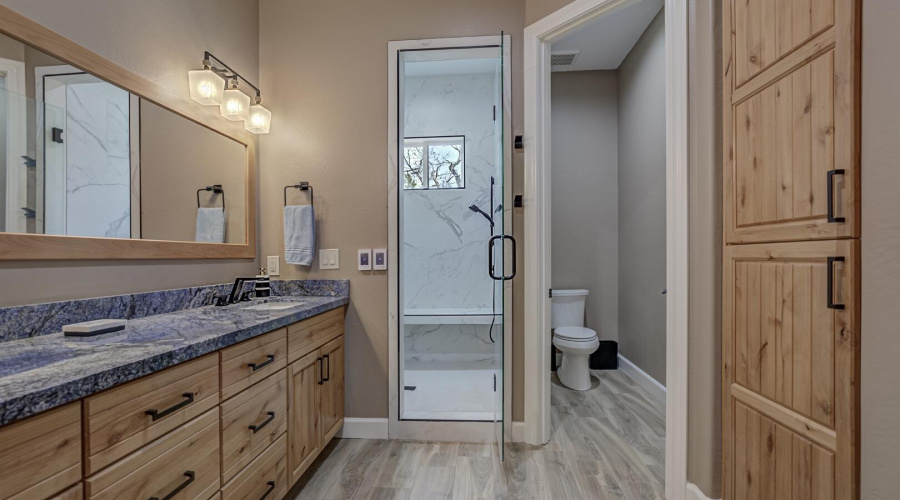 Huge Walk-in Shwr
