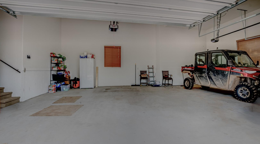 Extra Lg Garage