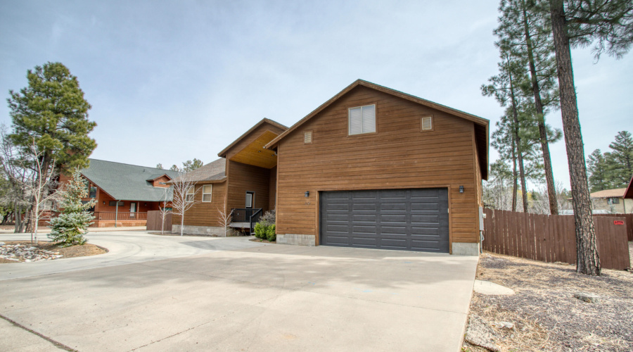 2131 S Woodland Hills Ln
