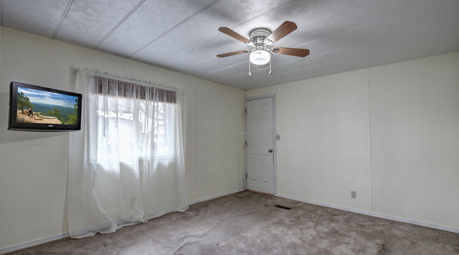 052