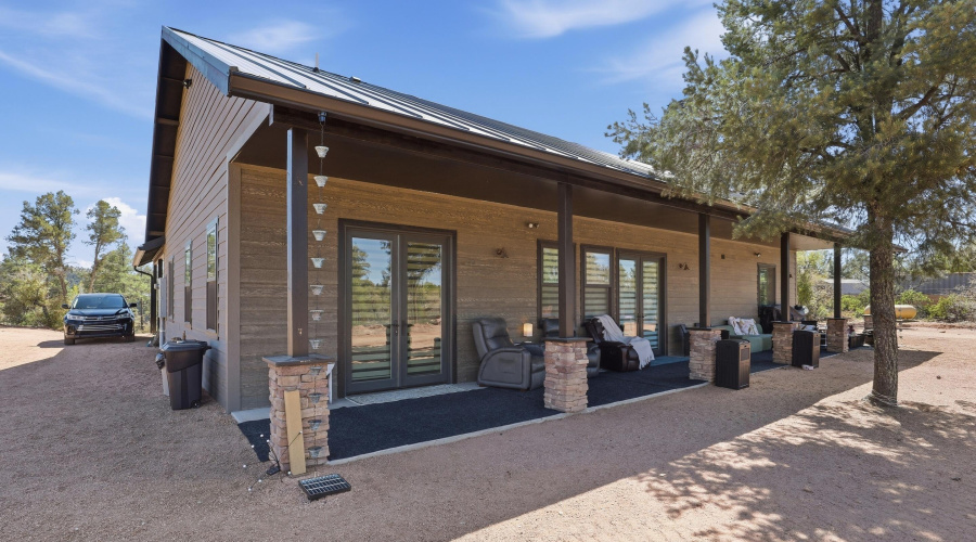 Covered Patio (2)
