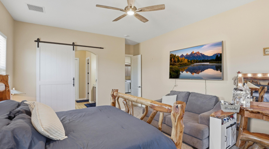 Master Bedroom (2)