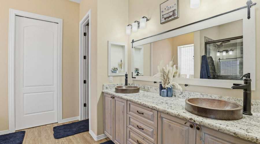 Master Bathroom (1)