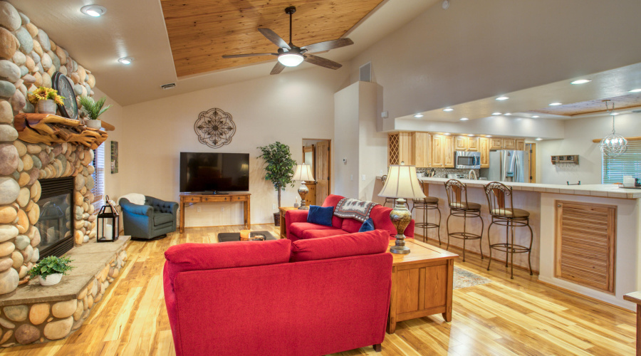Greatroom to Kitchen