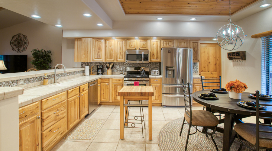 Eat-In Kitchen