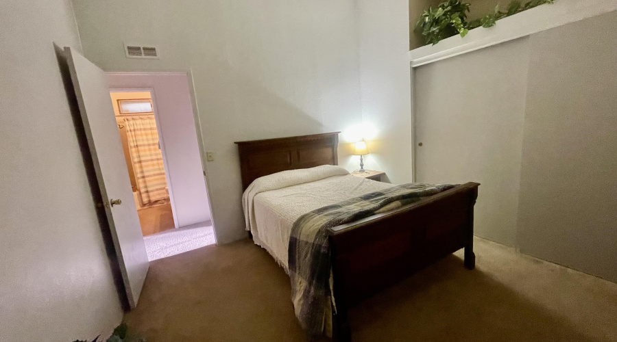 Guest bedroom