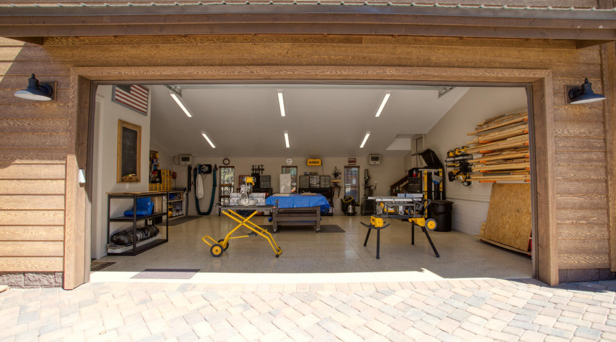 Workshop garage 2