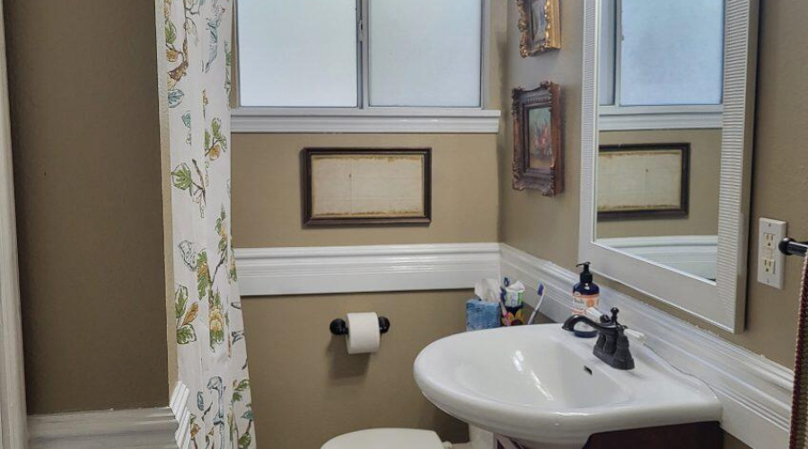BATHROOM 2