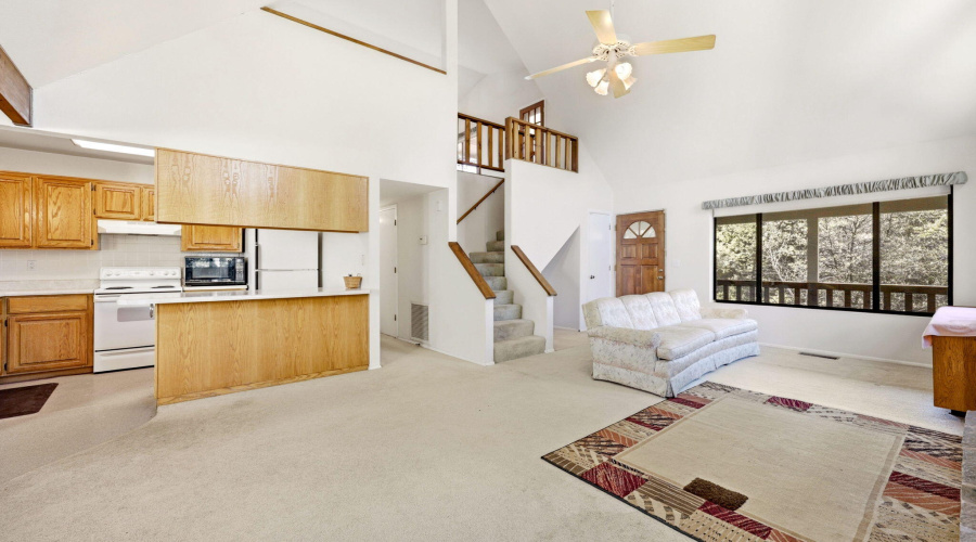 Great Rm twd Loft