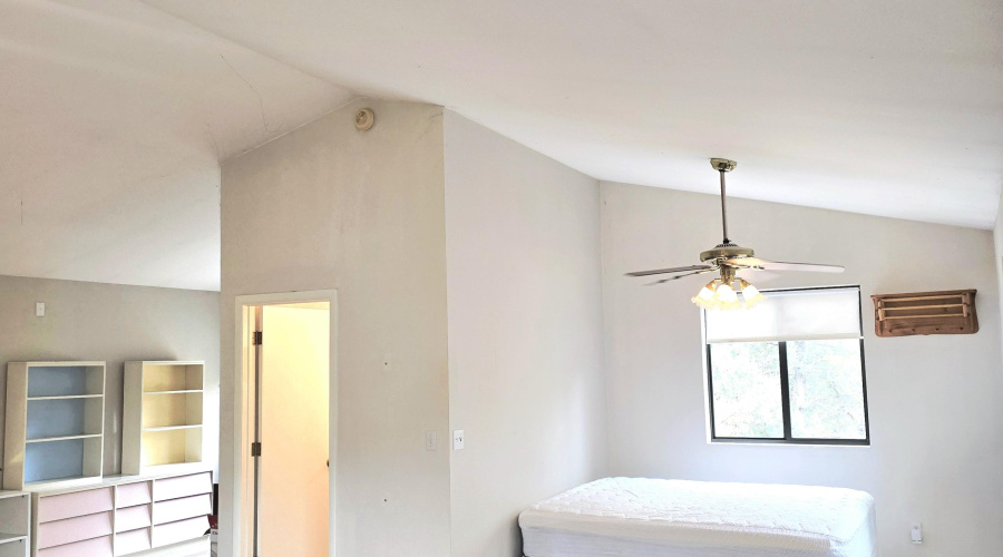 2nd Floor Bath betw Offc & Sleeping Area