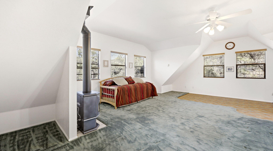 Apt twd Pellet Stv & Dining Area