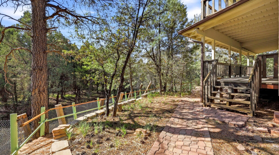 Back Porch & Balcony close to Hglr Crk