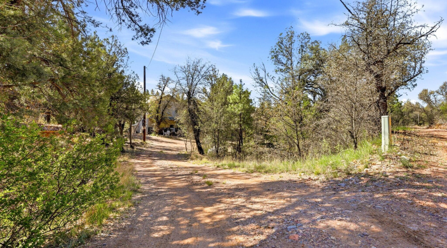 Driveway & Easemt Rd
