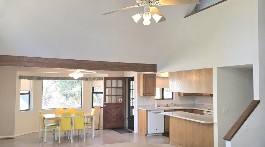 Dining Kitch & Hall fr Great Rm