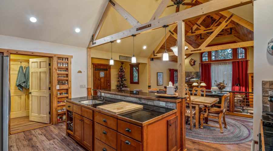 KITCHEN