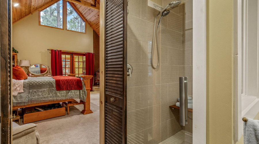 OWNERS SHOWER BEHIND SOAKING TUB